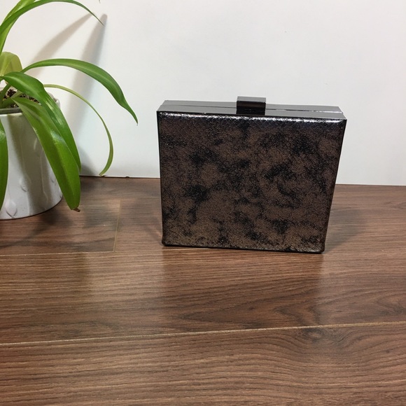 🌻 Faux Snake Skin Square Clutch🌻 - Picture 2 of 6